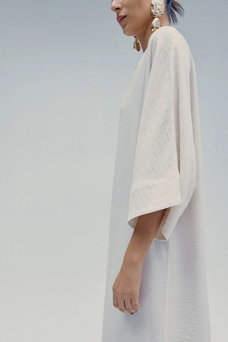 اتش اند ام فستان بتصميم قفطان بتفاصيل سلسلة