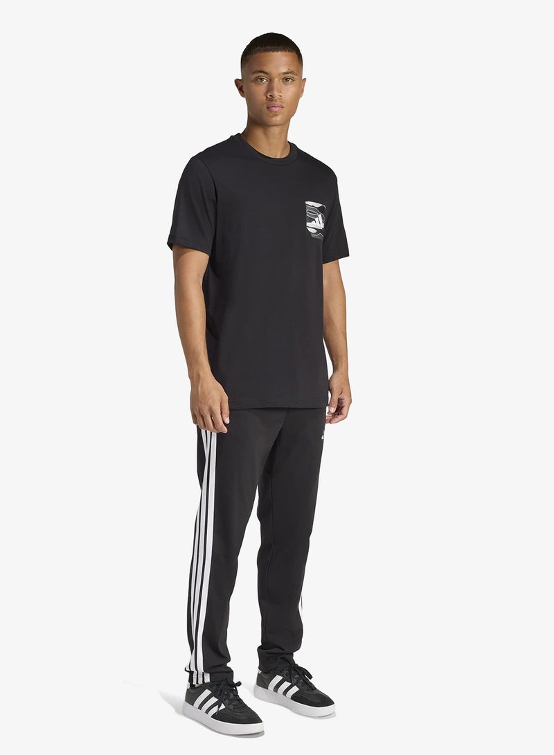 اديداس تيشيرت بنقوش مموهة وجيب منسوج - Image 5