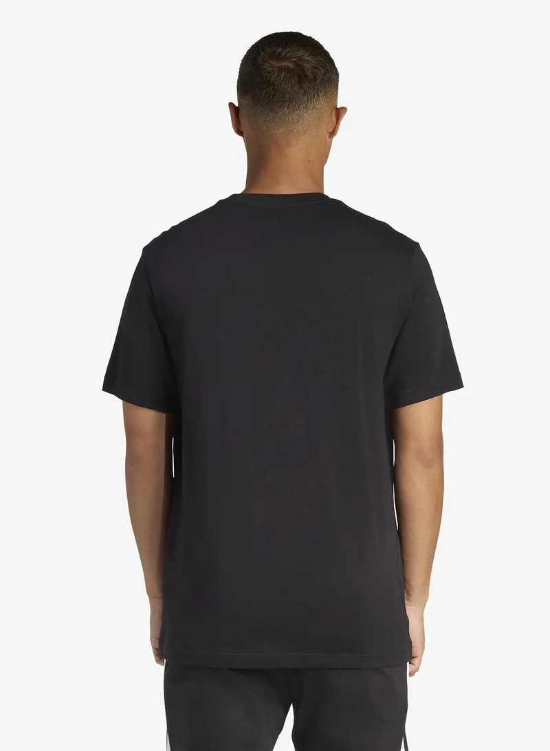 اديداس تيشيرت بنقوش مموهة وجيب منسوج