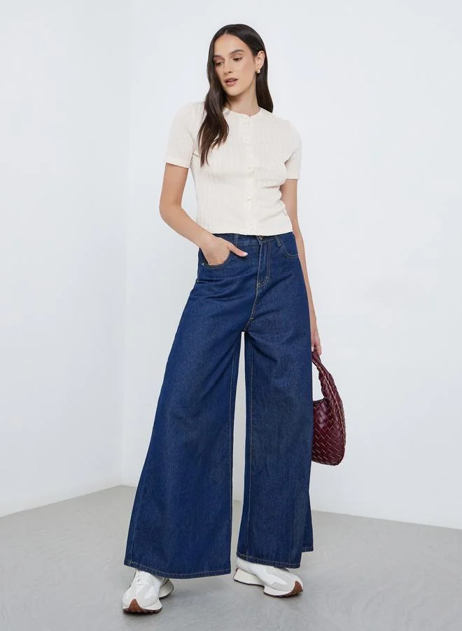 ستايلي بلوزة بتفاصيل بارزة الملمس مع أزرار