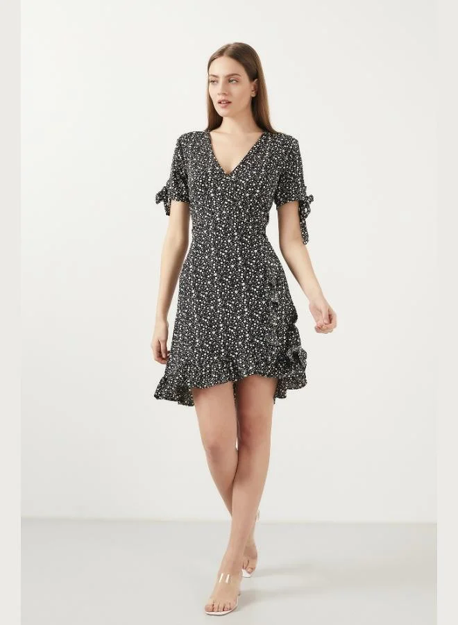 ليلا فستان قصير نسائي ليلا بقصة ضيقة بياقة مزدوجة وتفاصيل كشكش