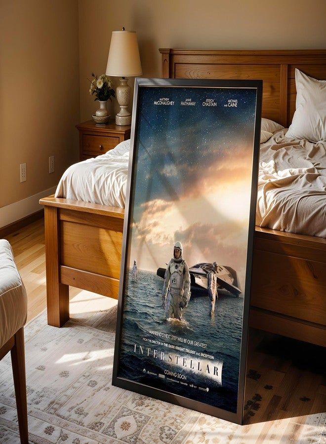 Waltractive ملصق سينمائي كلاسيكي مؤطر من فيلم Interstellar - طباعة فيلم خيال علمي لكريستوفر نولان - لوحة جدارية لتزيين المنزل والمكتب - متوفر بمقاسين: 33×23 و 48×33 سم - Image 4