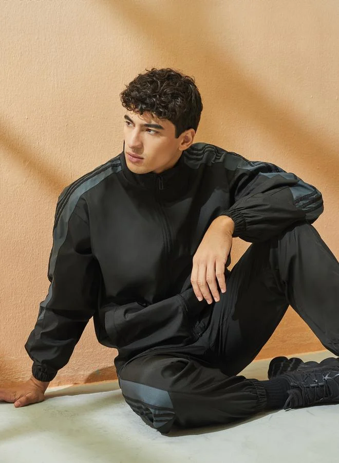 ستايلي اكتيف بدلة رياضية بتداخلات مخططة وسحَّاب غلق