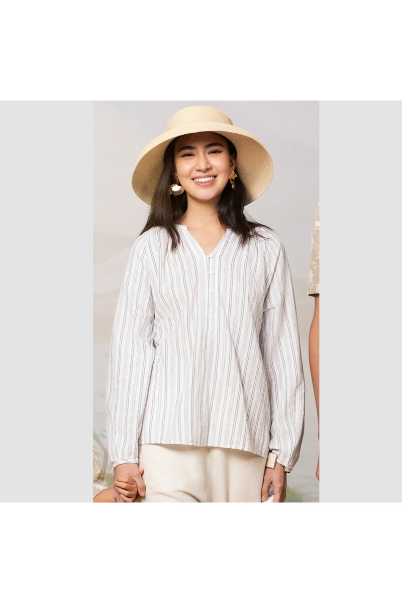 جيوردانو قميص نسائي برقبة على شكل حرف  بنصف أزرار وبنقوش ملونة