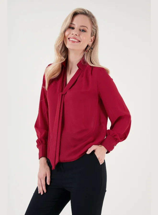 ليلا قميص شيفون بياقة على شكل حرف  بتفاصيل ربطة ليلى للنساء