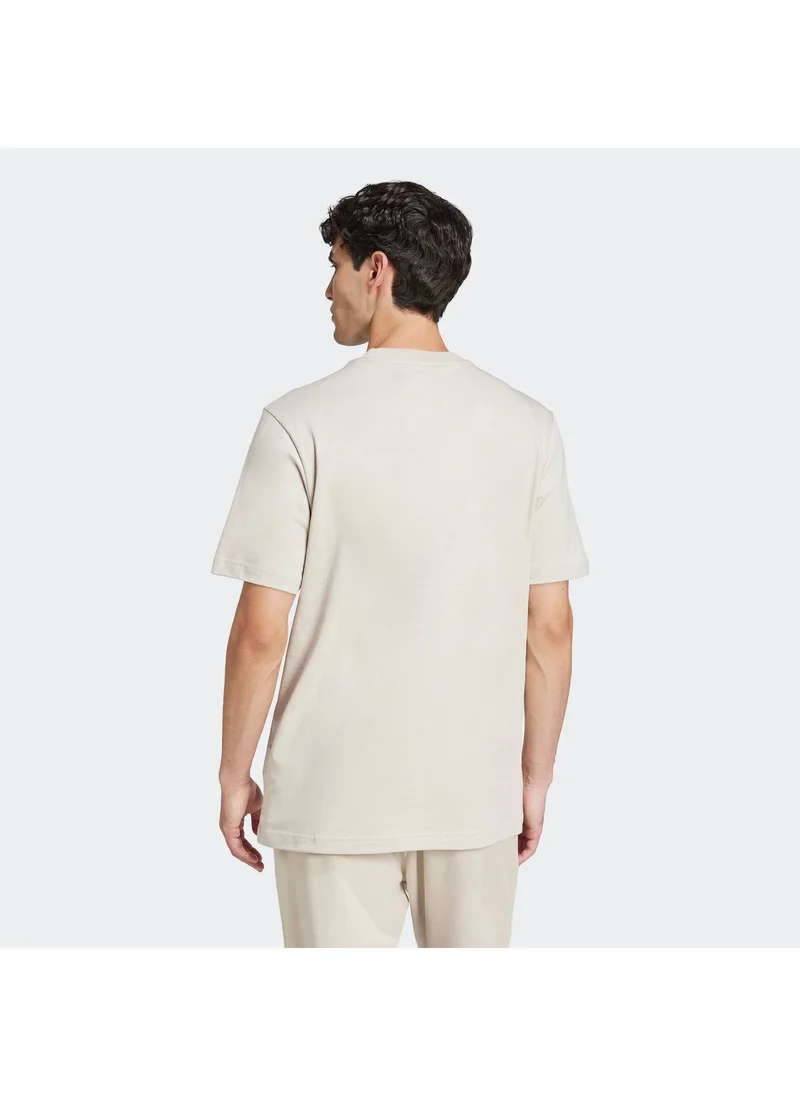 اديداس تيشيرت بشعار صغير أساسي