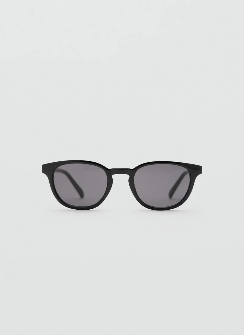 Round-framed sunglasses