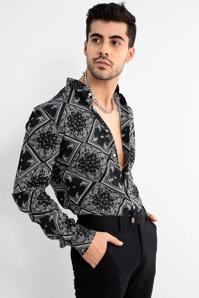 سنيتش قميص أسود بطبعة ماندالا