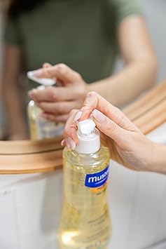 Mustela Cleansing Oil For Dry Skin 500Ml Pack of 1 - Image 3