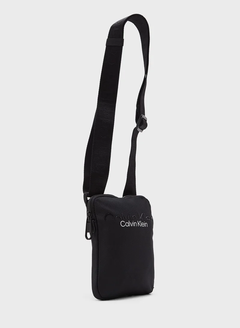 CALVIN KLEIN Essential Messenger Bag