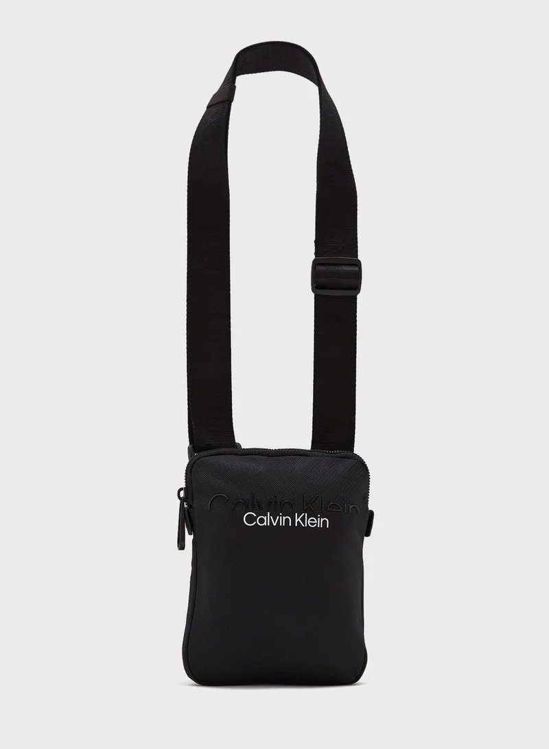 CALVIN KLEIN Essential Messenger Bag