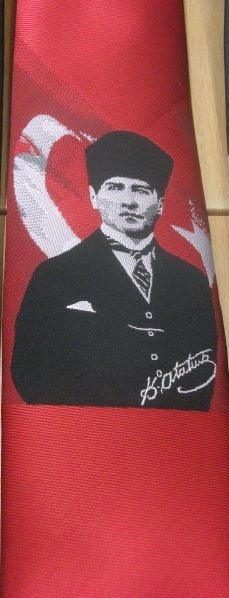 Everything Note Ataturk Picture Red Tie