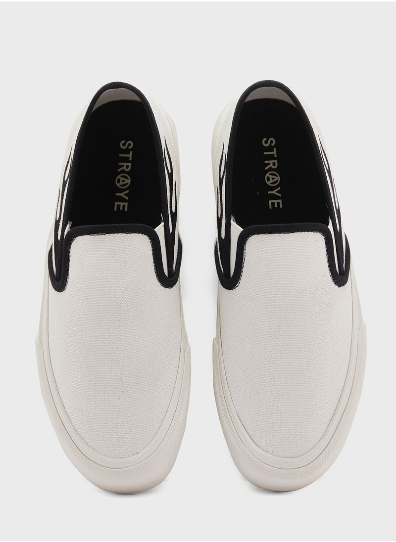 Casual Slip Ons - pzsku/Z4150CD3BE58283804EE4Z/45/_/1699378291/2d435d9a-3381-4e35-8233-4f6ef888bfdb