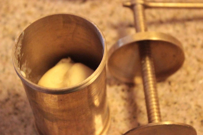 Whizzo Pure Brass 450gm Sev Sancha Machine with Free 6 Different Jali for Making Different Types of Sevaiya Sev Gathiya Murukku Chakli Bhujia Etc - Image 4