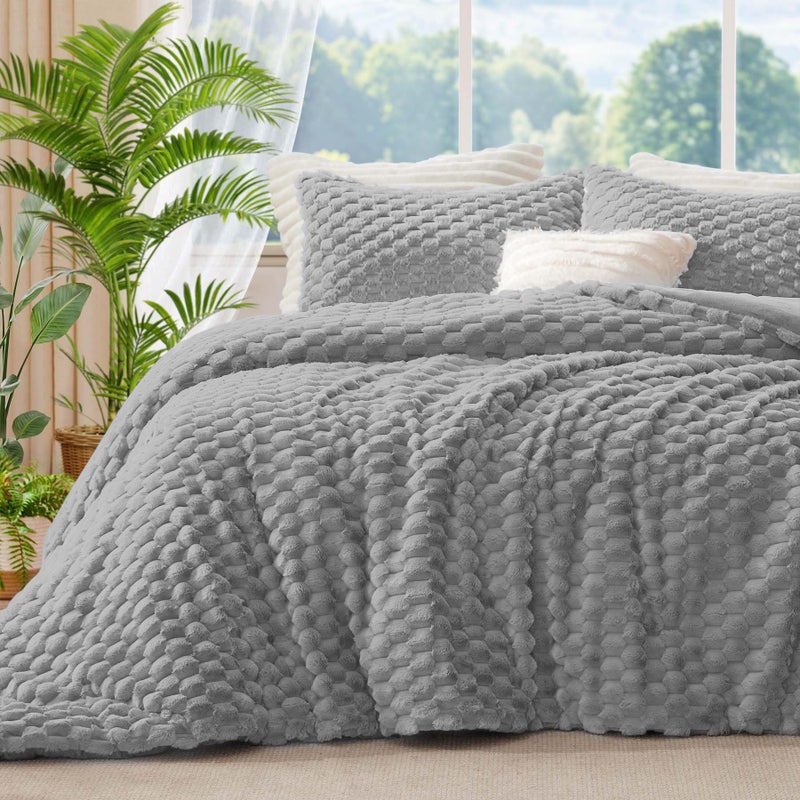 BEDELITE Fluffy Queen Comforter Set - Light Grey Fleece Soft Comforter for Queen Size Bed, Luxury Warm Bedding Set for Winter, Fuzzy Bed Set 3 Pieces (1 Comforter, 2 Pillowcases) - Image 1