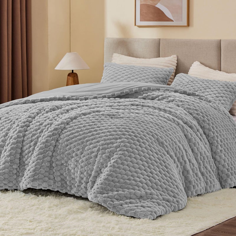 BEDELITE Fluffy Queen Comforter Set - Light Grey Fleece Soft Comforter for Queen Size Bed, Luxury Warm Bedding Set for Winter, Fuzzy Bed Set 3 Pieces (1 Comforter, 2 Pillowcases) - Image 2