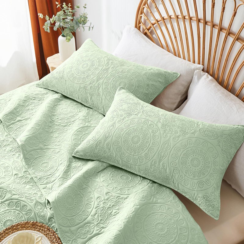 WURUIBO Light Green Quilt Set Twin Size, Embossing Microfiber Bedspreads with Pillow Sham, Ligthweight Breathable Thin Coverlet, Reversible Bedding Set for All Season (1 Quilt, 1 Pillow Sham) - Image 4