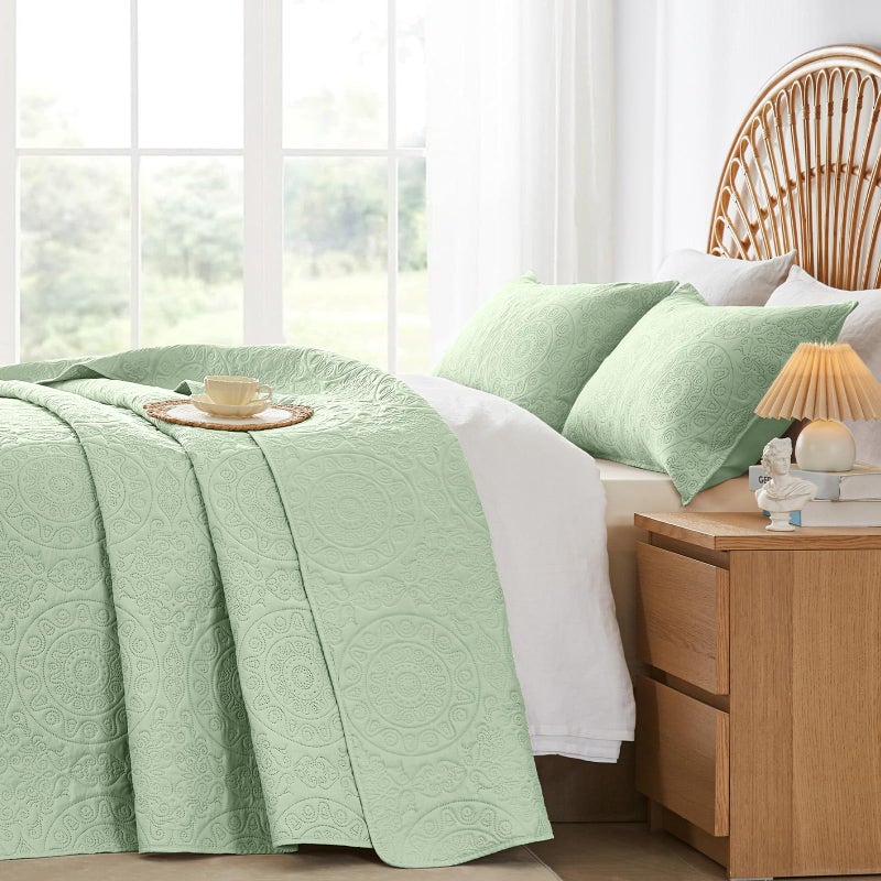 WURUIBO Light Green Quilt Set Twin Size, Embossing Microfiber Bedspreads with Pillow Sham, Ligthweight Breathable Thin Coverlet, Reversible Bedding Set for All Season (1 Quilt, 1 Pillow Sham) - Image 3