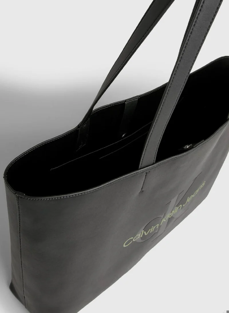 Calvin Klein Jeans Women's Slim Tote Bag -  smooth faux leather exterior, Black