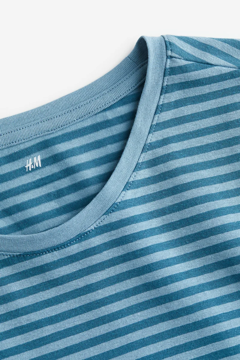 اتش اند ام تي-شيرت بقبة دائرية وبقصّة سلِم