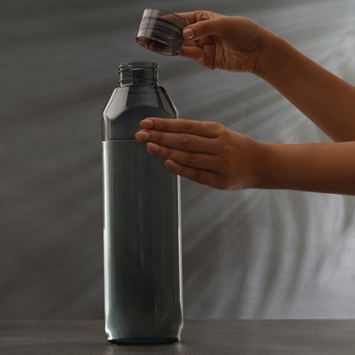 NAYASA زجاجة مياه بلاستيكية ناياسا سبيس 1150 مل | مجموعة من 6 | زجاجة ثلاجة خالية من BPA للاستخدام في المنزل، المكتب، المدرسة، وصالة الألعاب الرياضية | مقاومة للتسرب ومتينة | رمادي - Image 3