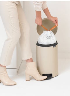 brabantia سلة مهملات بدواسة ذات إغلاق ناعم سعة 12 لترًا مع دلو داخلي بلاستيكي  - Image 5