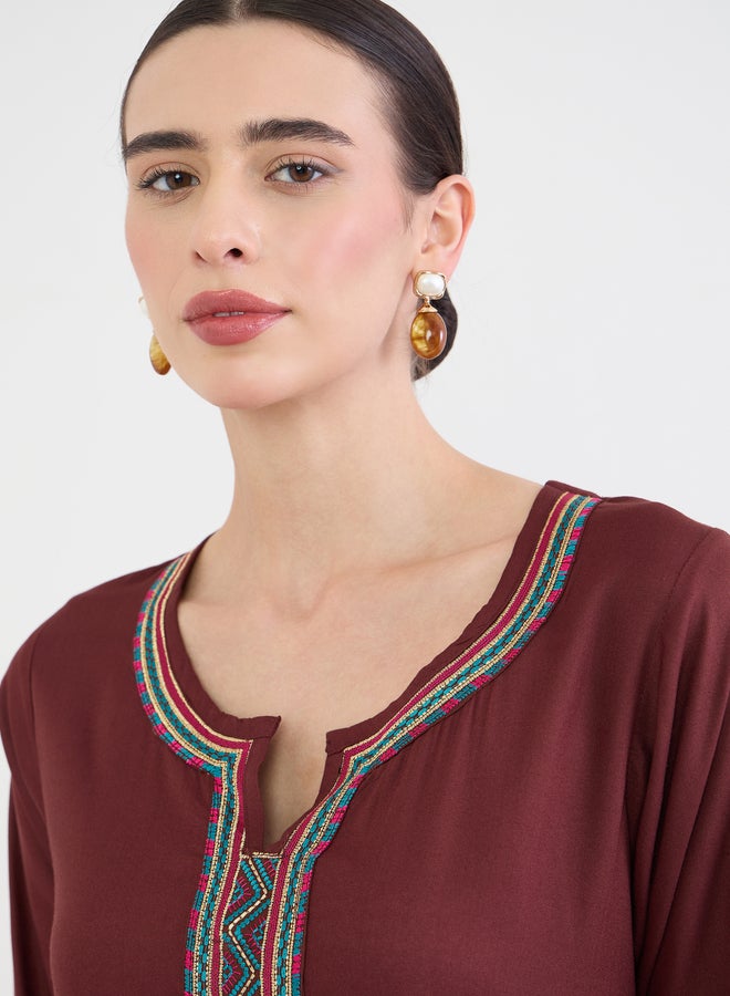 أميرة جلابية بياقة مفتوحة مطرزة - Image 4