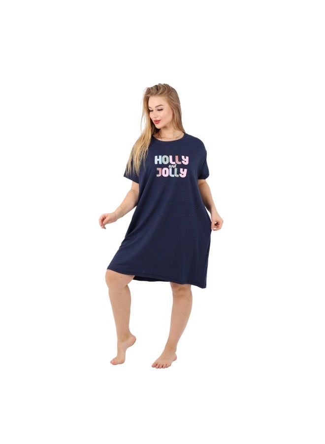 زيكوتكس  فستان منزلي نسائي قصير (تيشيرت دريس) قطن 100% - تصميم فضفاض بجيوب جانبية وطبعة "Holly and Jolly" - لون كحلي. - Image 2