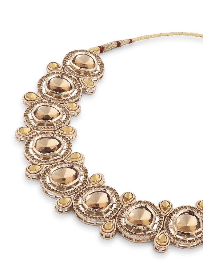 Zaveri Pearls طقم عقد وأقراط وخاتم من اللؤلؤ زافيري مطلي بالذهب، مرصع بالكوندان والألماس النمساوي، للنساء - ZPFK16627 - Image 4