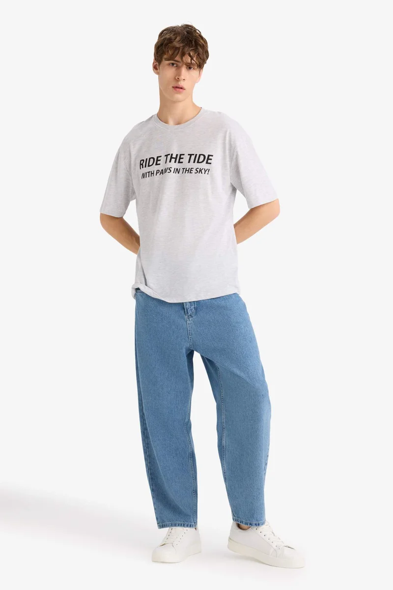 ديفاكتو Boxy Fit Crew Neck Printed Short Sleeve T-Shirt