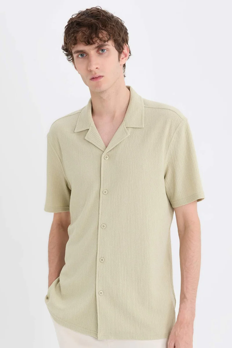 ديفاكتو Modern Fit Resort Neck Short Sleeve Shirt