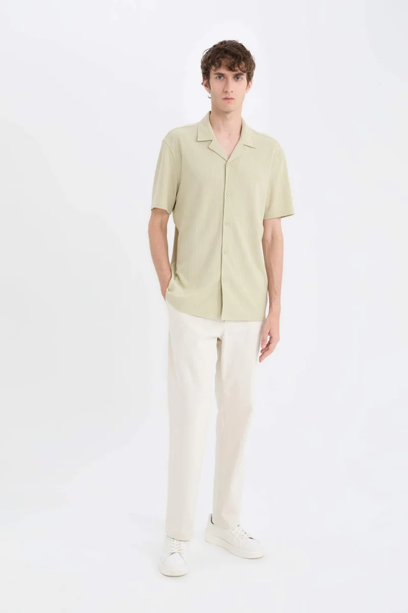 ديفاكتو Modern Fit Resort Neck Short Sleeve Shirt