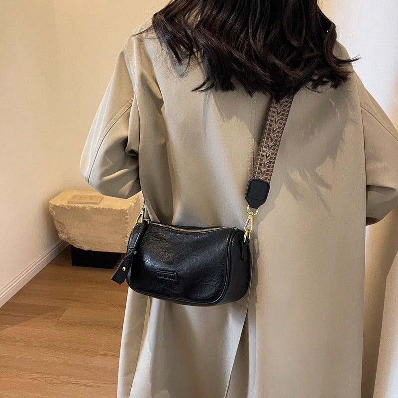 2024 Fashion Pillow Bag for Women Spring Trendy Bread Bag Black