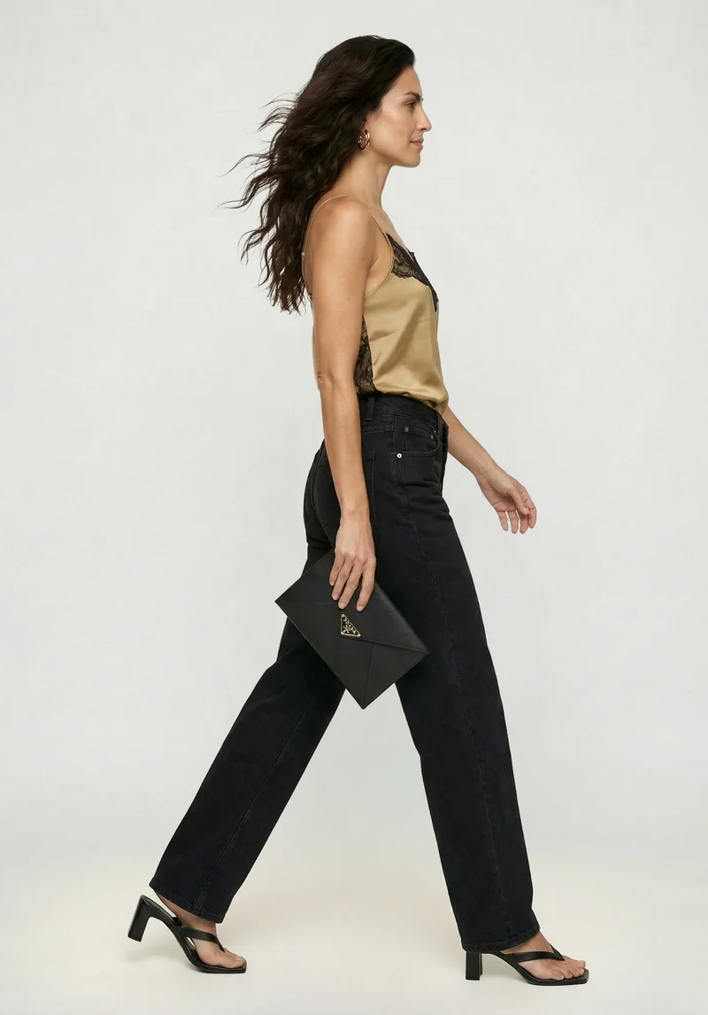 ليلي وليونيل Zooey Lace Top In Olive And Black