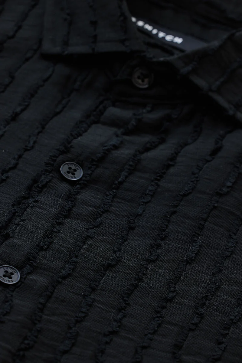 SNITCH قميص أسود مخطط بقصة ضيقة