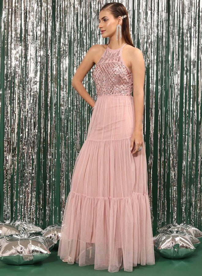 STREET 9 فستان ماكسي بحمالات مزين بياقة هالتر وتنورة واسعة للنساء - Image 4