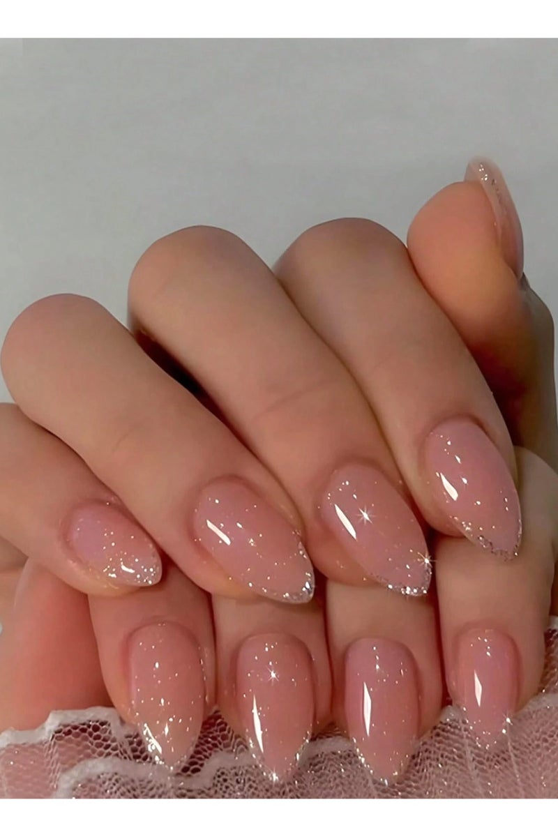 Almond shaped fake nails. The box contains 24 nails with a nail file and glue - Image 1