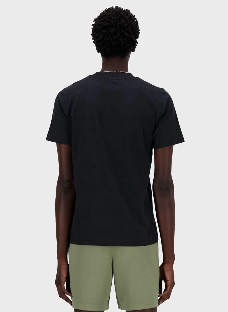 نيو بالانس تي شيرت بشعار أساسي