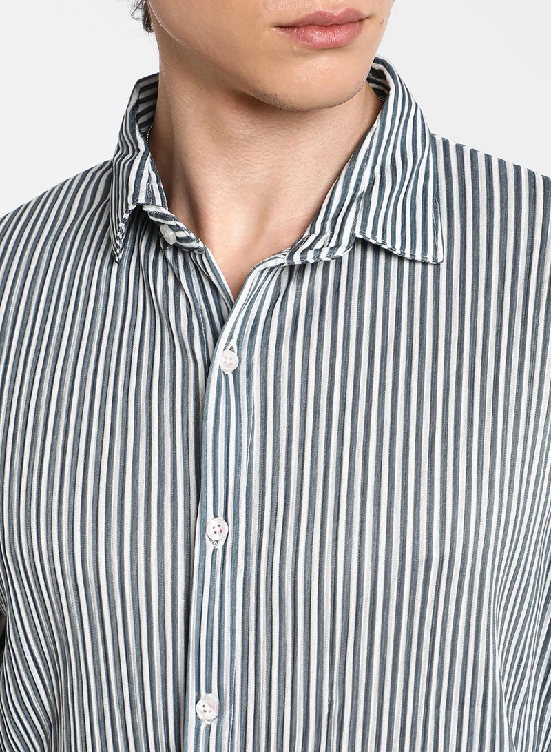 Campus Sutra Men's Midnight Black & Powder White Pleat-Creased Shirt