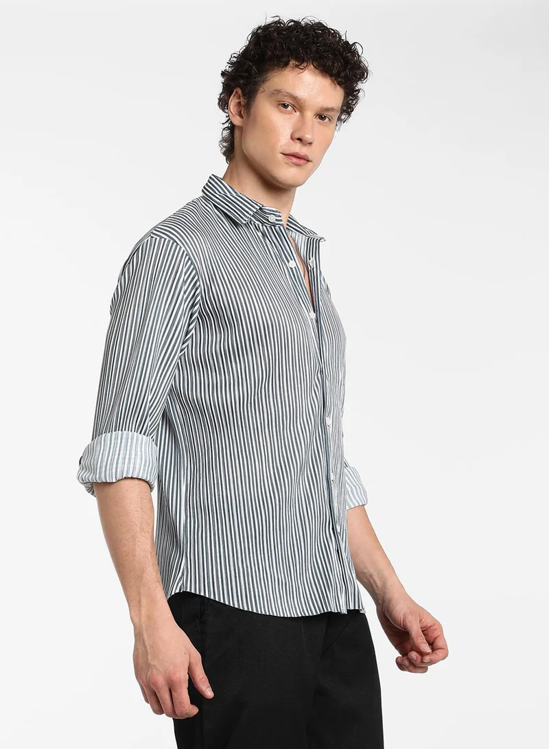 Campus Sutra Men's Midnight Black & Powder White Pleat-Creased Shirt