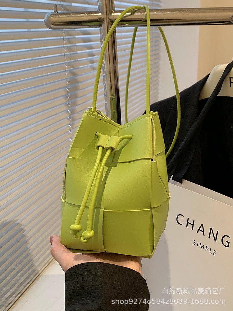 Summer Small Fresh Popular Bag Women'S 2023 New Fashion Explosive Crossbody Bag Woven Bucket Bag Shoulder Bag - Image 2