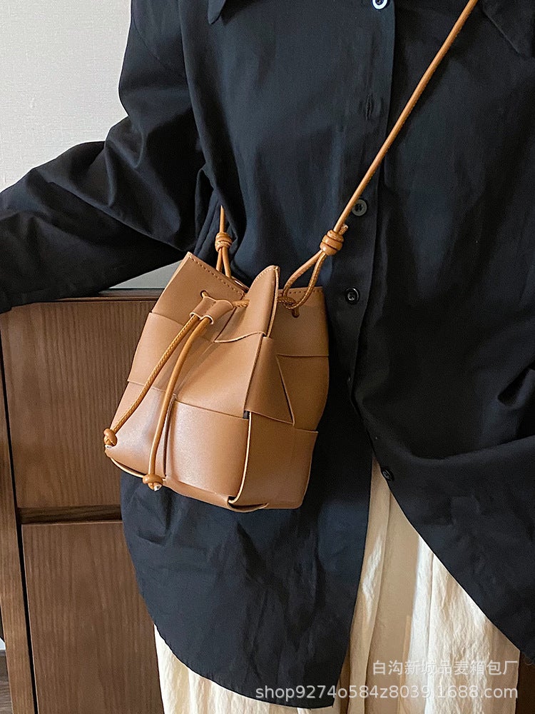 Summer Small Fresh Popular Bag Women'S 2023 New Fashion Explosive Crossbody Bag Woven Bucket Bag Shoulder Bag - Image 5