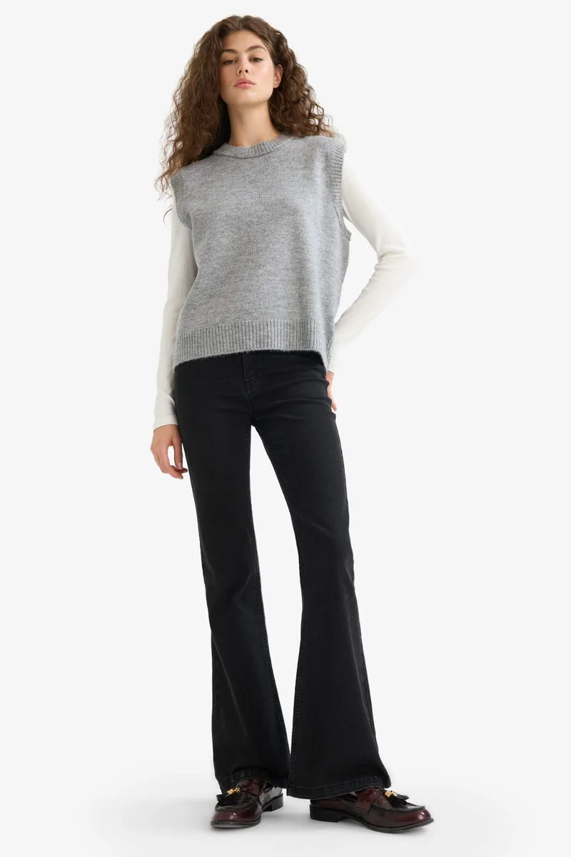 ديفاكتو Regular Fit Basic Crew Neck Knit Vest