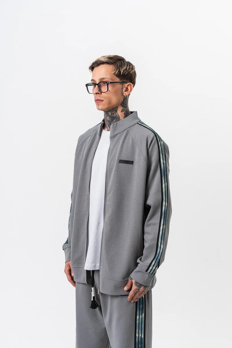 ريسباير سويت شيرت رجالي واسع (Oversize) بسحاب (Zip) بوجهين (Doubleface) بياقة قائمة وتفاصيل شريط داكن (Dark Striped) لون رمادي داكن (Füme)