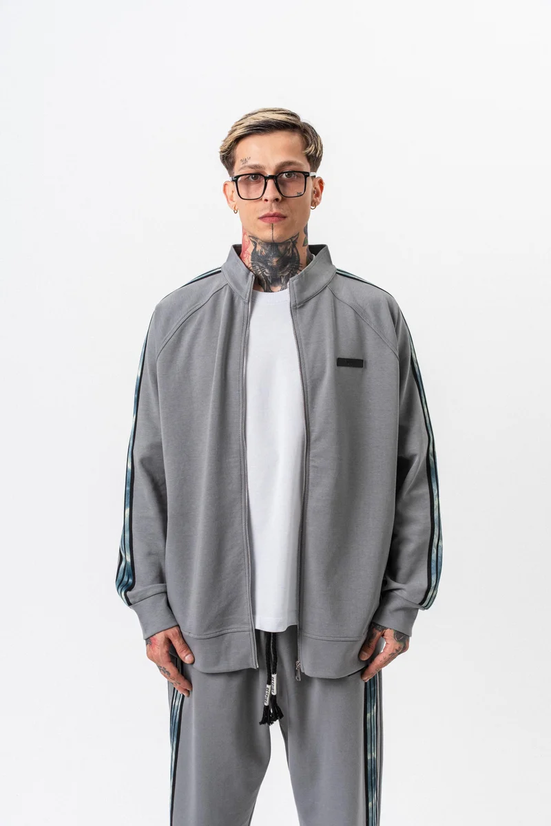 ريسباير سويت شيرت رجالي واسع (Oversize) بسحاب (Zip) بوجهين (Doubleface) بياقة قائمة وتفاصيل شريط داكن (Dark Striped) لون رمادي داكن (Füme)