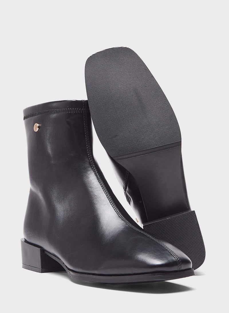 shoexpress Pointed Toe Ankle Boots - Image 4