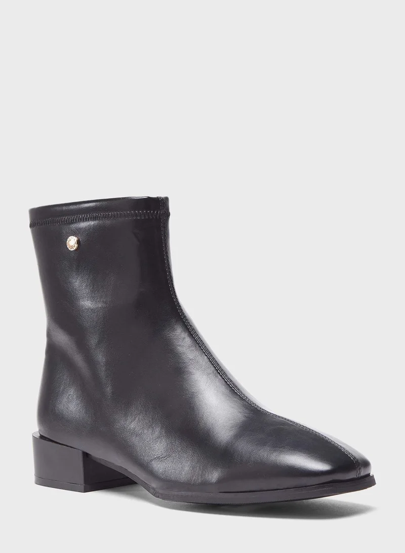 shoexpress Pointed Toe Ankle Boots