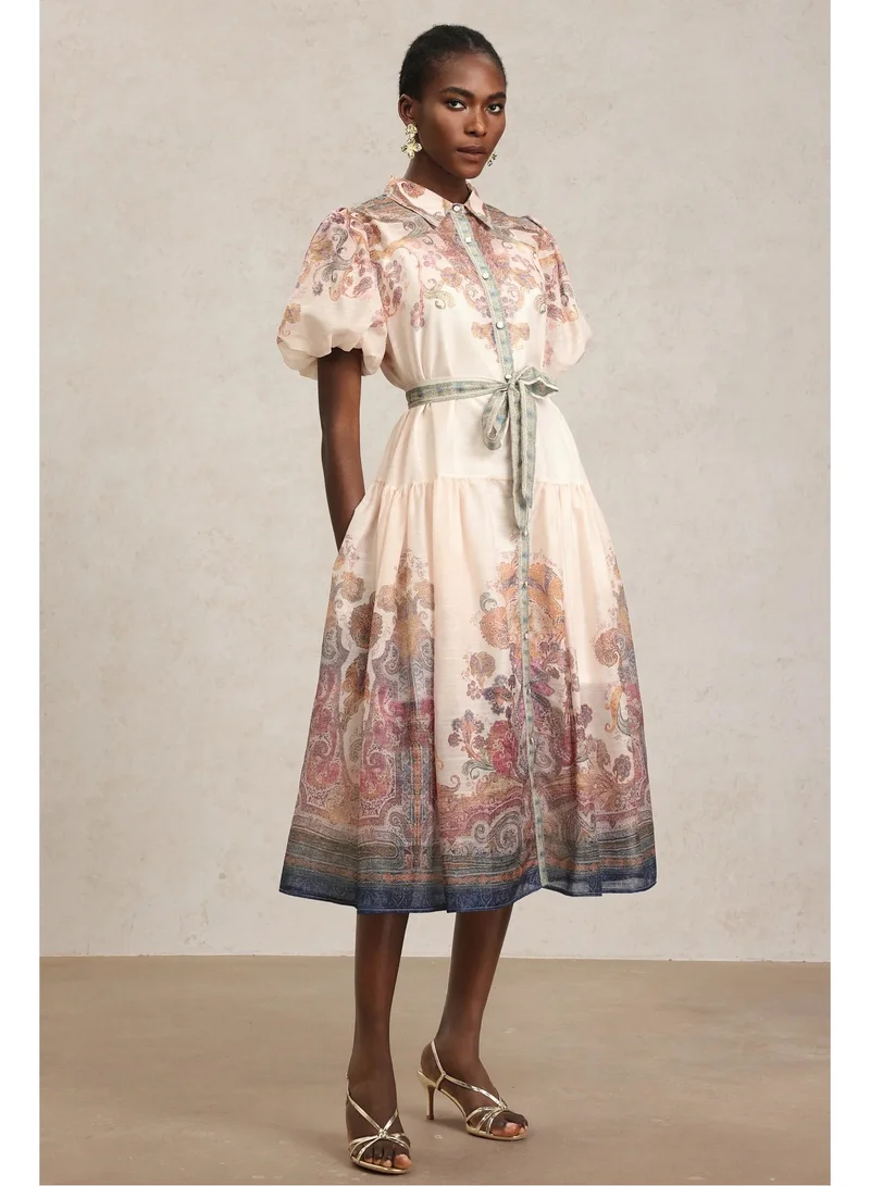 بيلا بارنيت فستان توساري ميدي بطبعة زهور