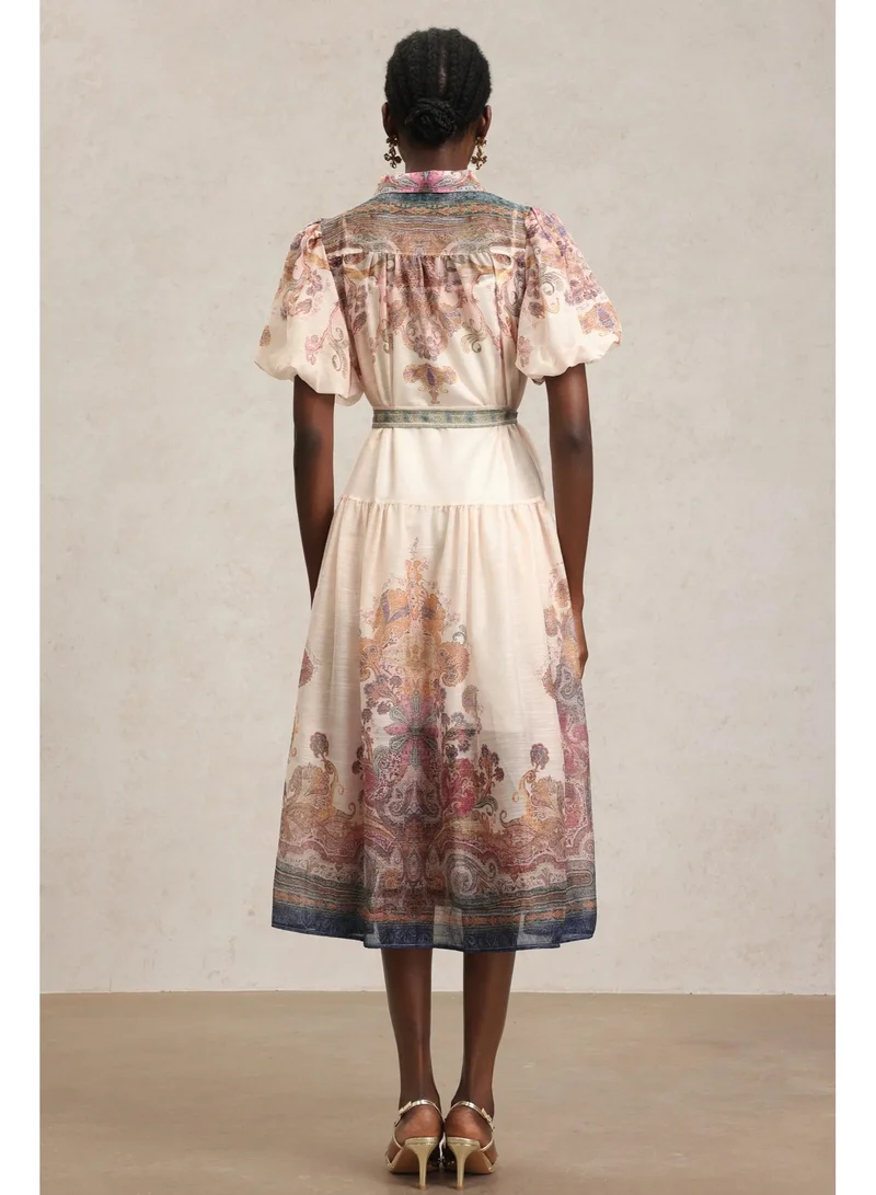 بيلا بارنيت فستان توساري ميدي بطبعة زهور