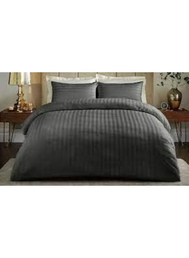 4 Pieces Bedding Comforter Set, 220 X 240 cm - 250 GSM 3-Pcs Solid Quilted Bed Set, Polyster Fabric - 1 Comforter, 1 Flat Sheet and 2 Pillow Cover, Grey - Image 5